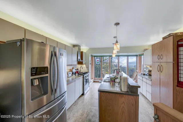 $695,000 | 11 Mizianty Lane, Waymart, PA 18472