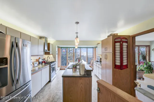 $695,000 | 11 Mizianty Lane, Waymart, PA 18472