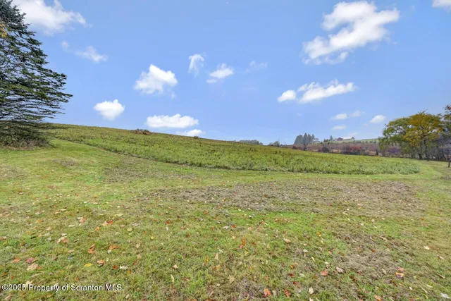 $695,000 | 11 Mizianty Lane, Waymart, PA 18472