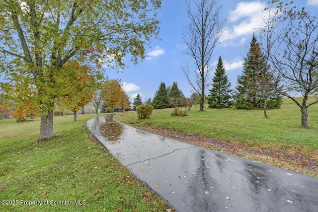 $695,000 | 11 Mizianty Lane, Waymart, PA 18472