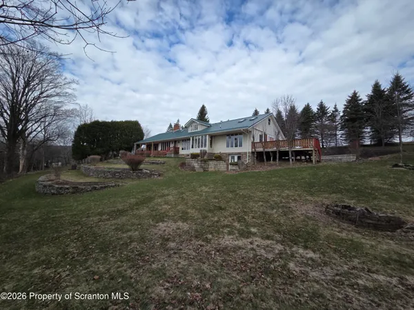 $695,000 | 11 Mizianty Lane, Waymart, PA 18472