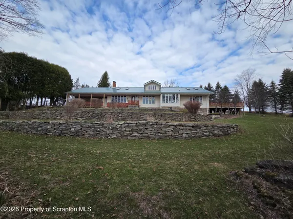 $695,000 | 11 Mizianty Lane, Waymart, PA 18472