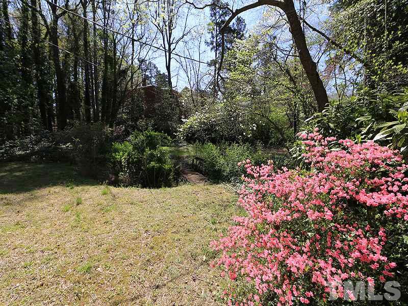 1324 Banbury Road Raleigh, NC 27607 - Photo 2 of 24