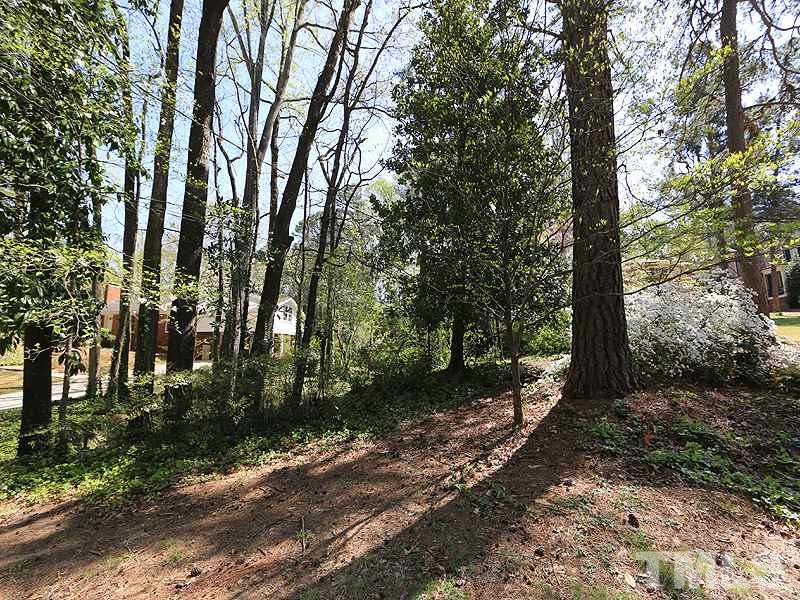 1324 Banbury Road Raleigh, NC 27607 - Photo 23 of 24