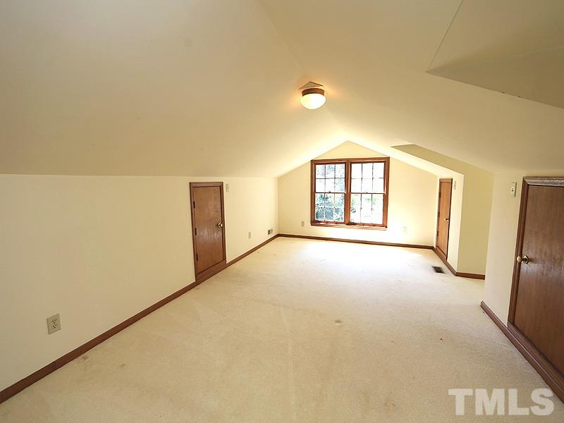 1324 Banbury Road Raleigh, NC 27607 - Photo 4 of 24