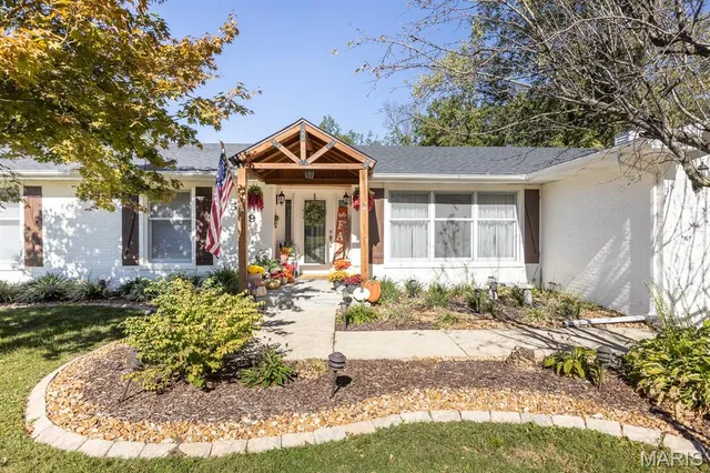 $350,000 | 509 Coventry Road, Troy, IL 62294