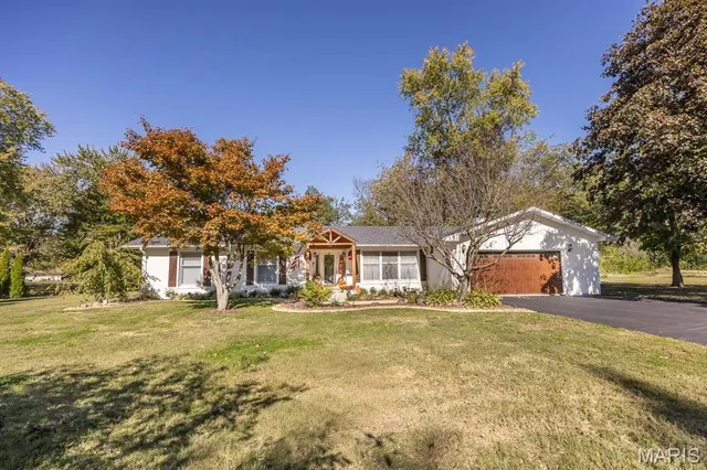 $350,000 | 509 Coventry Road, Troy, IL 62294