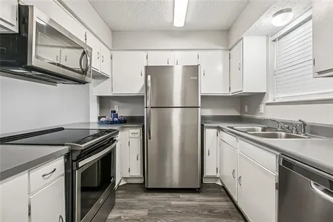 $169,000 | 313 Ormond Meadows Drive, Unit B, Destrehan, LA 70047