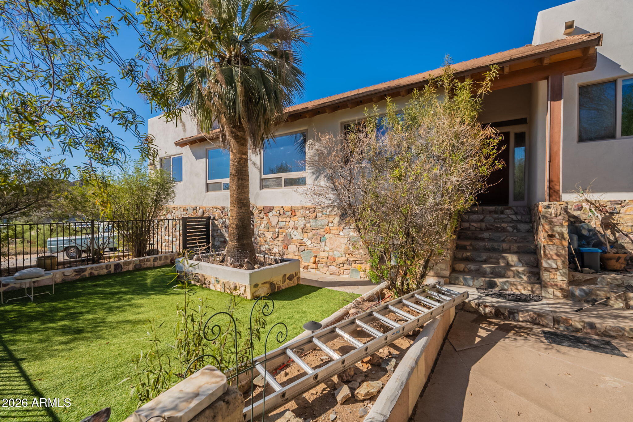 1902 East Cortez Street Phoenix, AZ 85020 - Photo 7 of 60 a front view of a house with garden