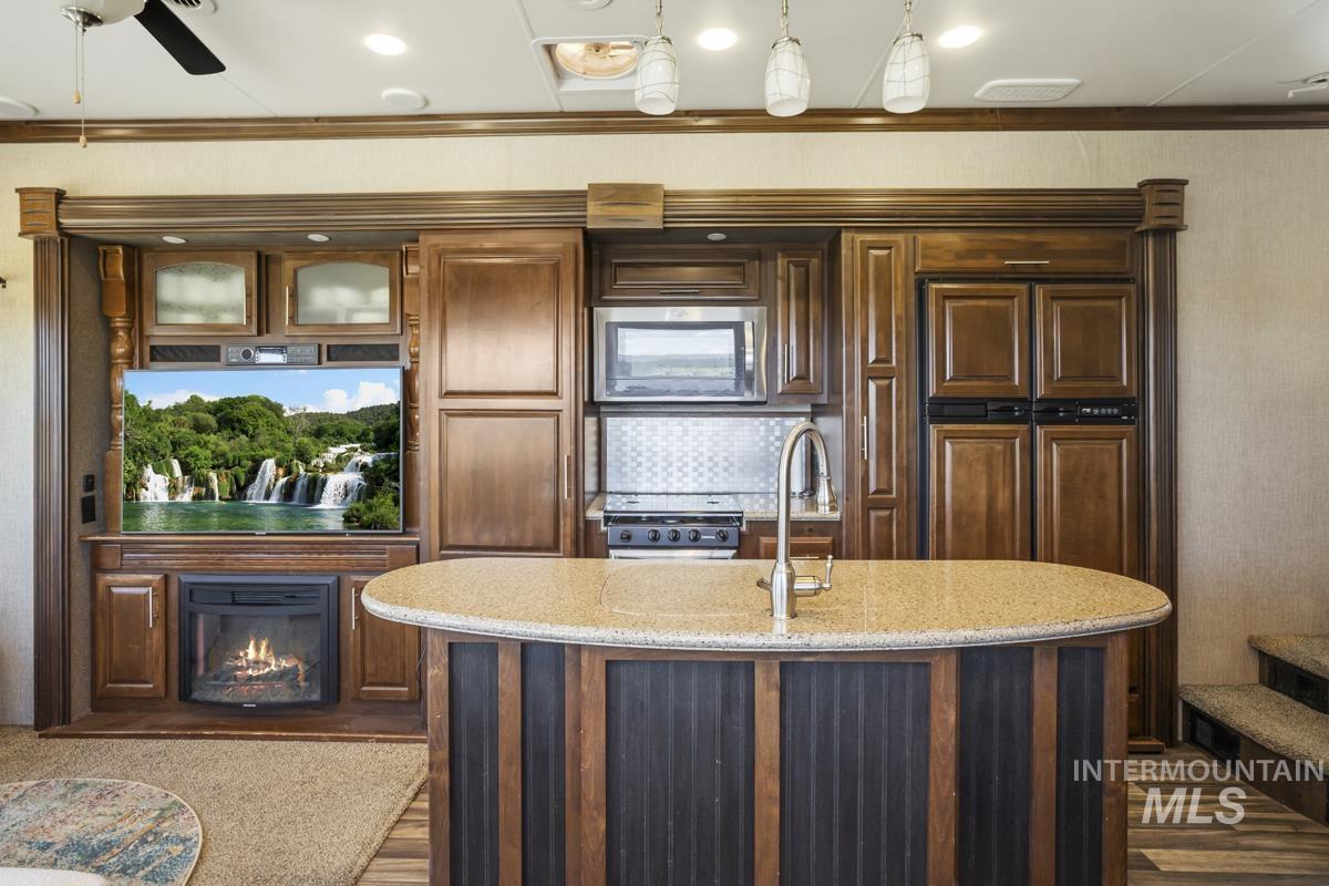 44 Pats Lane Cascade, ID 83611 - Photo 11 of 33 Lots of Storage