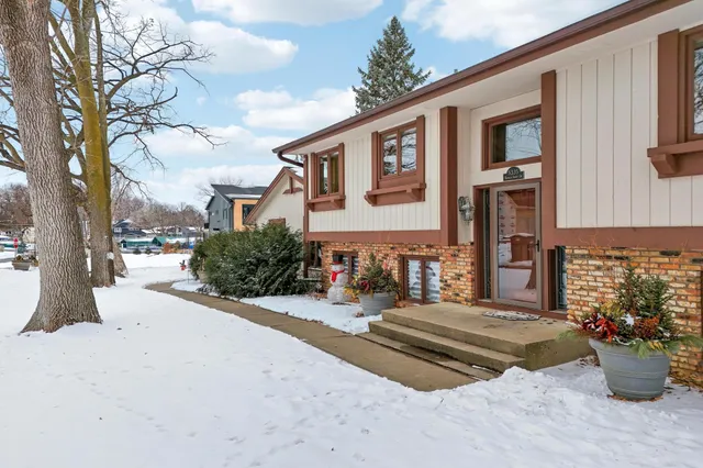 $850,000 | 5335 Baywood Shores Drive, Mound, MN 55364