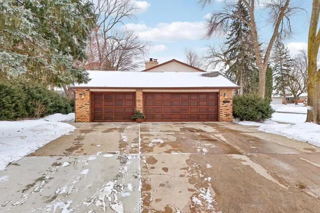 $850,000 | 5335 Baywood Shores Drive, Mound, MN 55364