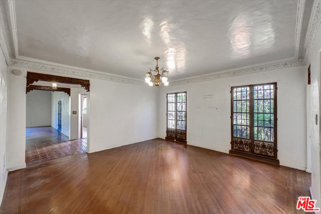 6220 Warner Drive Los Angeles, CA 90048 - Photo 14 of 44 a view of an empty room with wooden floor and a window