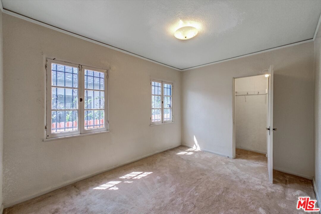 6220 Warner Drive Los Angeles, CA 90048 - Photo 23 of 44 a view of an empty room with a window