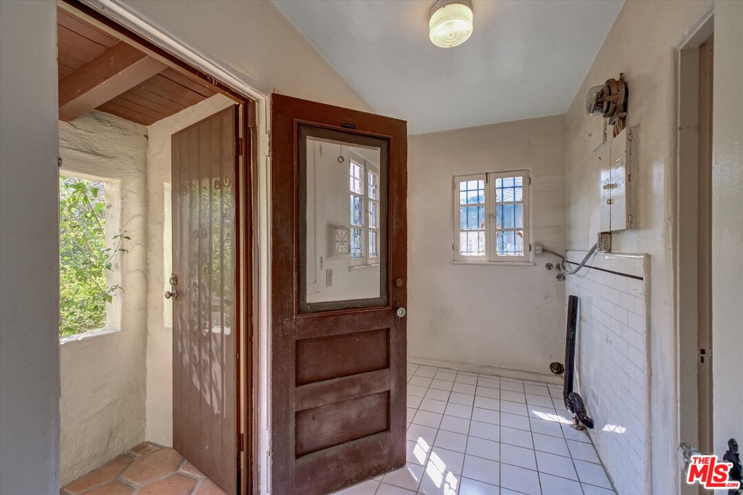 6220 Warner Drive Los Angeles, CA 90048 - Photo 24 of 44 a view of a hallway with wooden floor and a livingroom