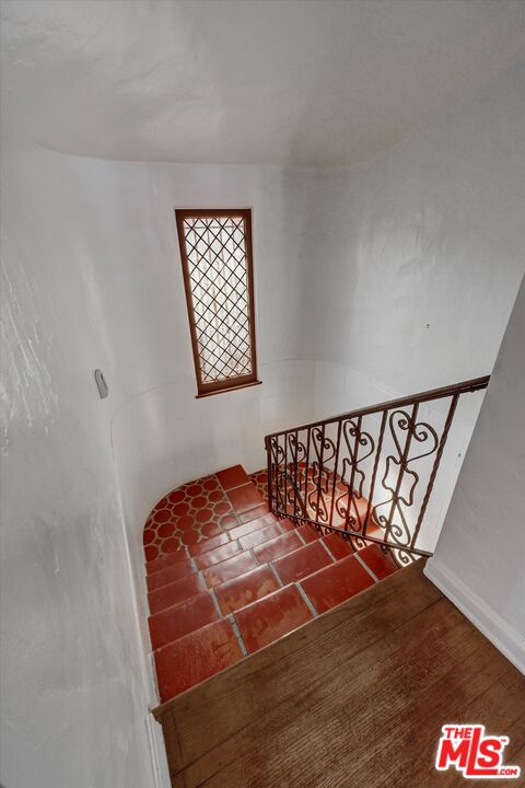 6220 Warner Drive Los Angeles, CA 90048 - Photo 27 of 44 a bed sitting in a bedroom next to a wall