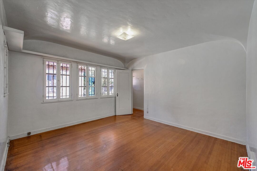 6220 Warner Drive Los Angeles, CA 90048 - Photo 28 of 44 a view of an empty room with a window