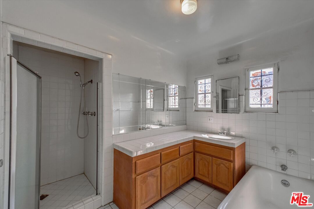6220 Warner Drive Los Angeles, CA 90048 - Photo 36 of 44 a view of a bathroom with tub shower and sink