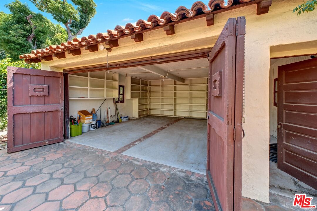 6220 Warner Drive Los Angeles, CA 90048 - Photo 42 of 44 a view of a house with a garage and chair