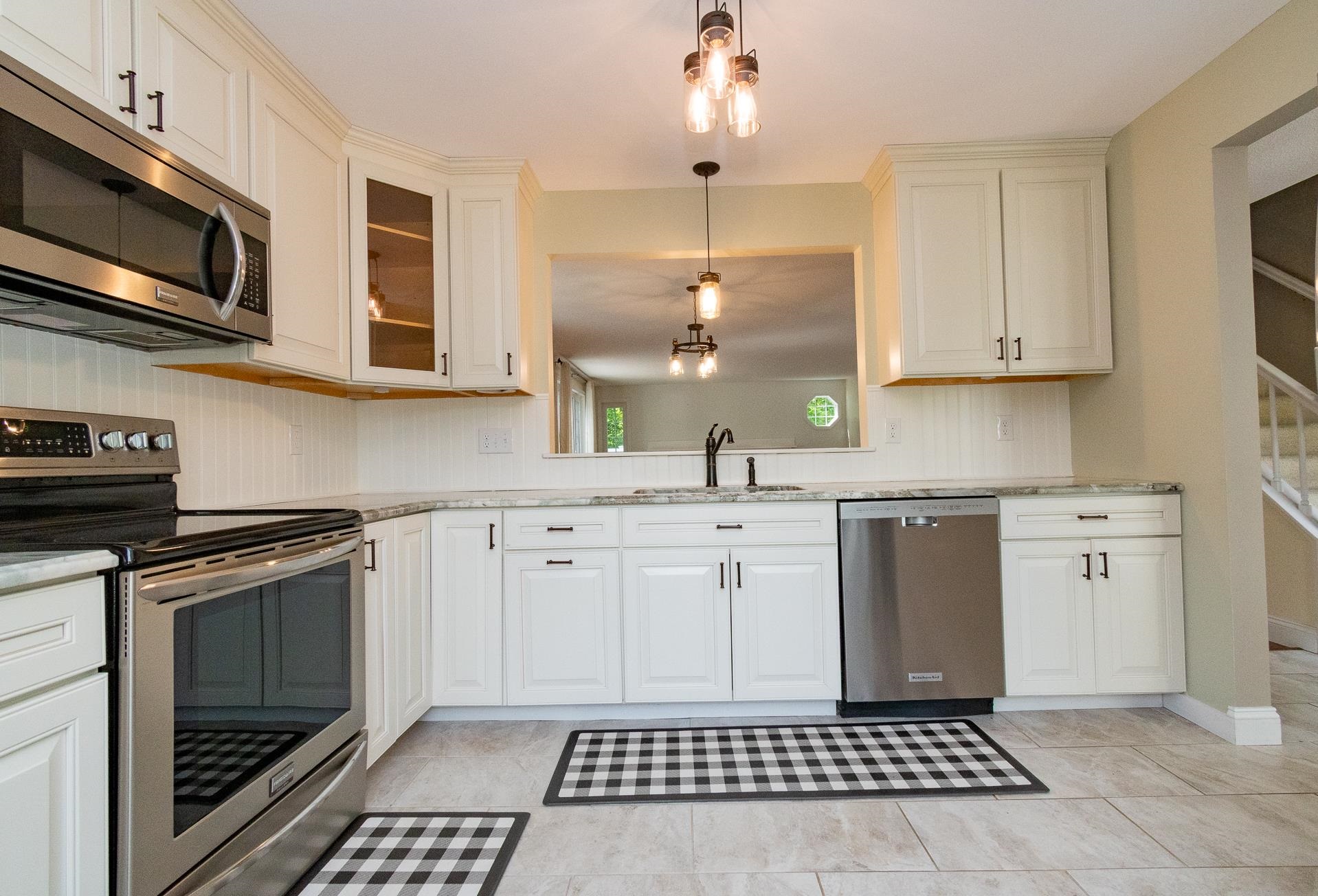 152 Straw Hill Road Manchester, NH 03104 - Photo 9 of 40