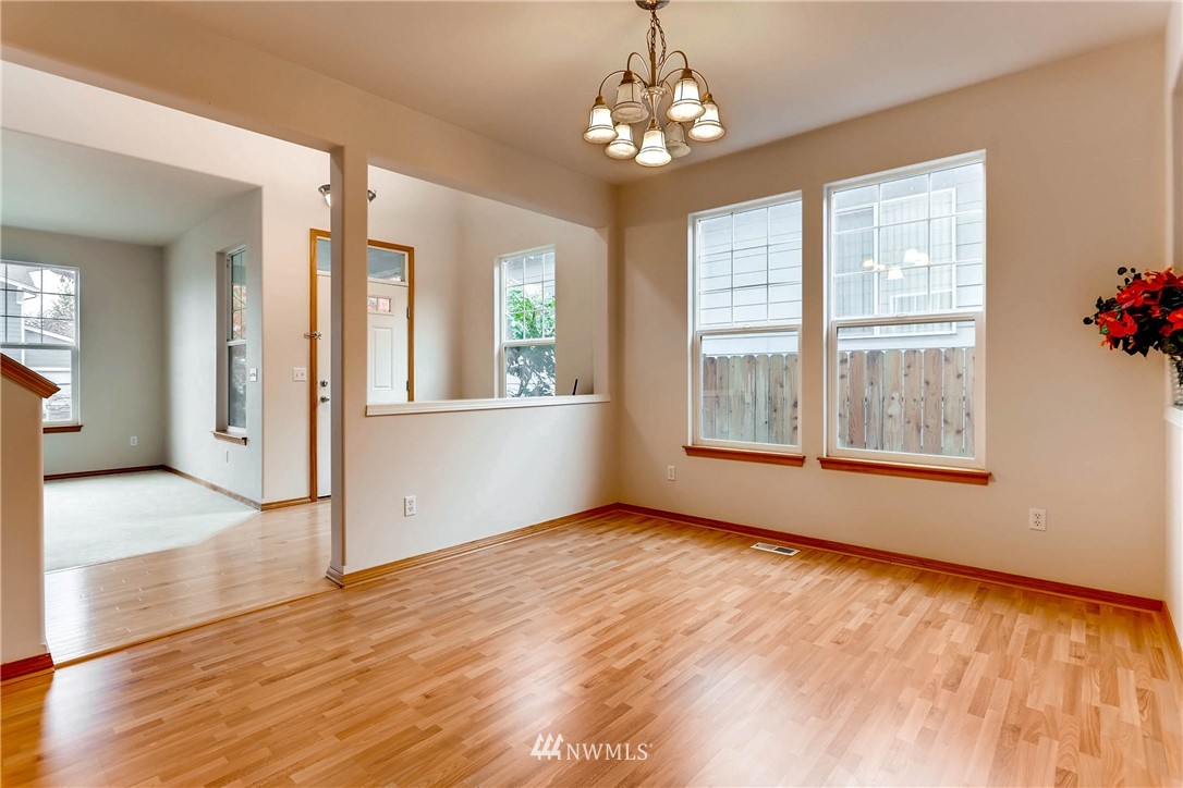 606 Pasco Place Northeast Renton, WA 98059 - Photo 4 of 25 Gallery Image 4