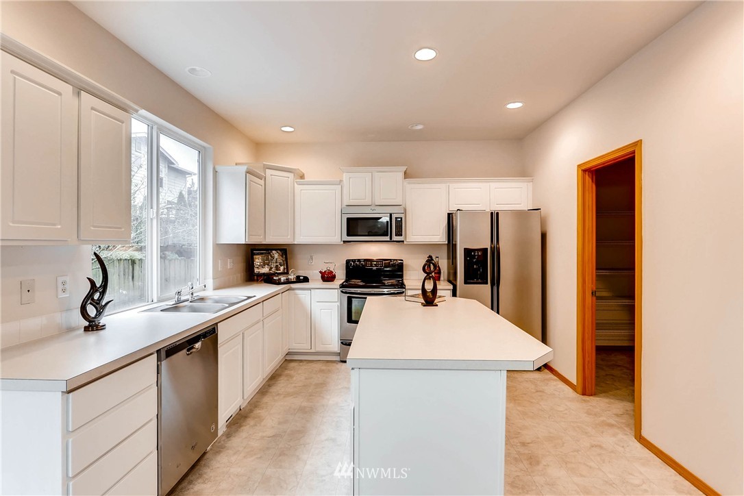 606 Pasco Place Northeast Renton, WA 98059 - Photo 6 of 25 Gallery Image 6