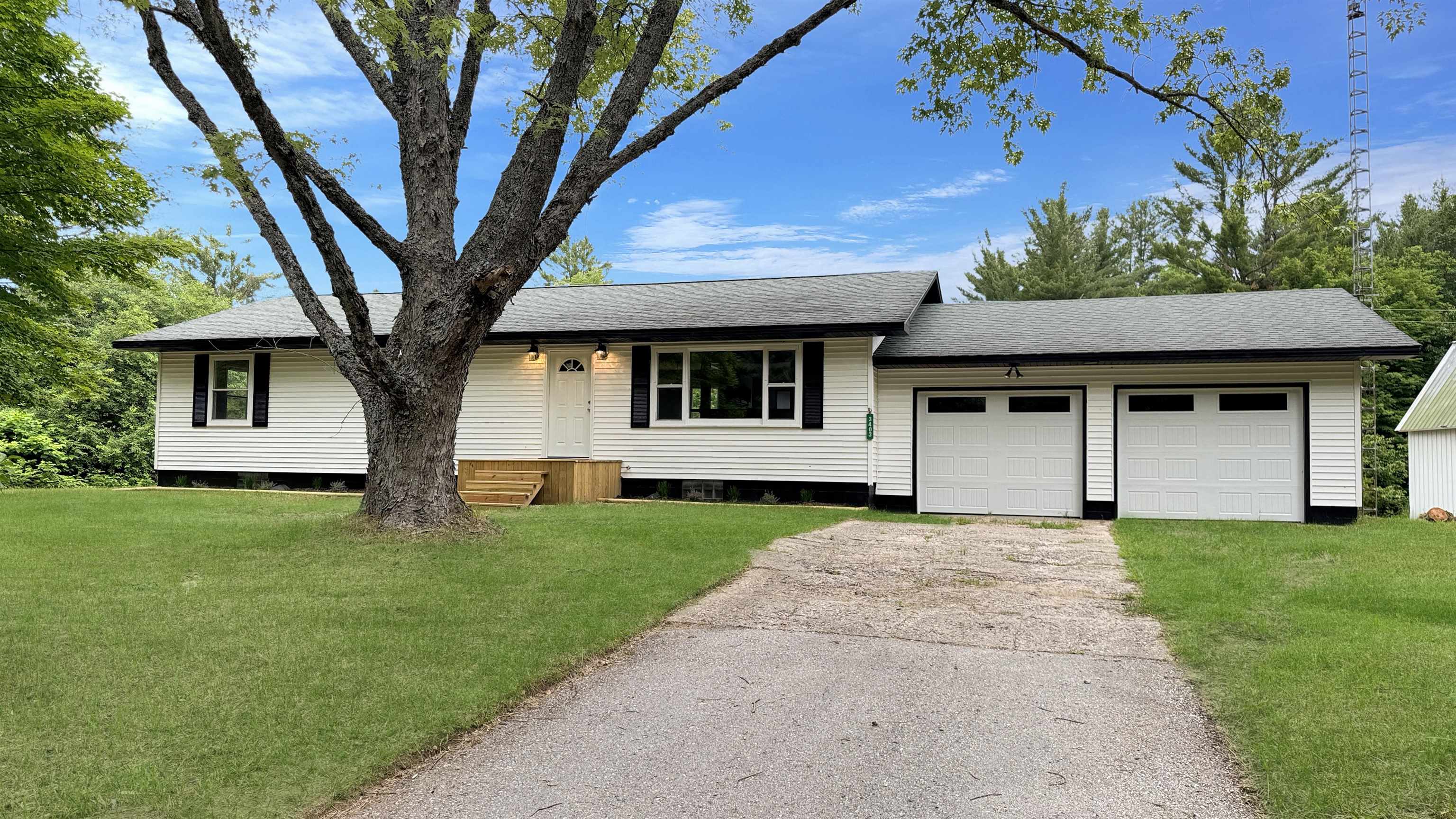 3403 34 Road Cadillac, MI 49601 - Photo 3 of 42