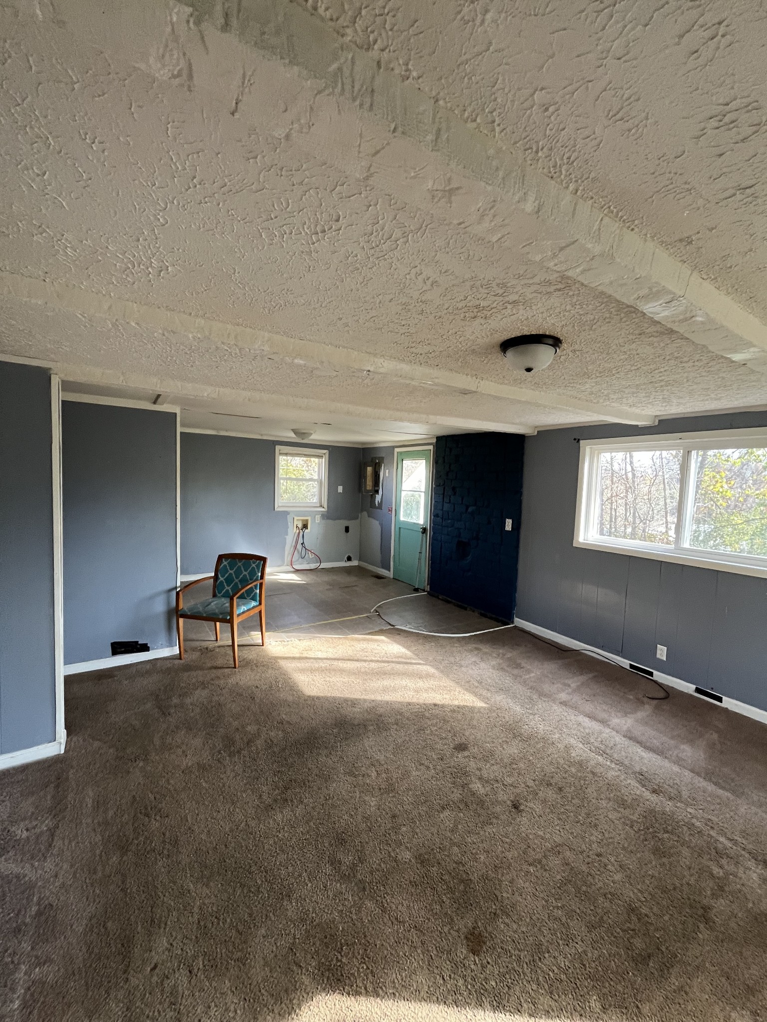 540 Austin Branch Road Portland, TN 37148 - Photo 2 of 8 a view of a livingroom with furniture and windows