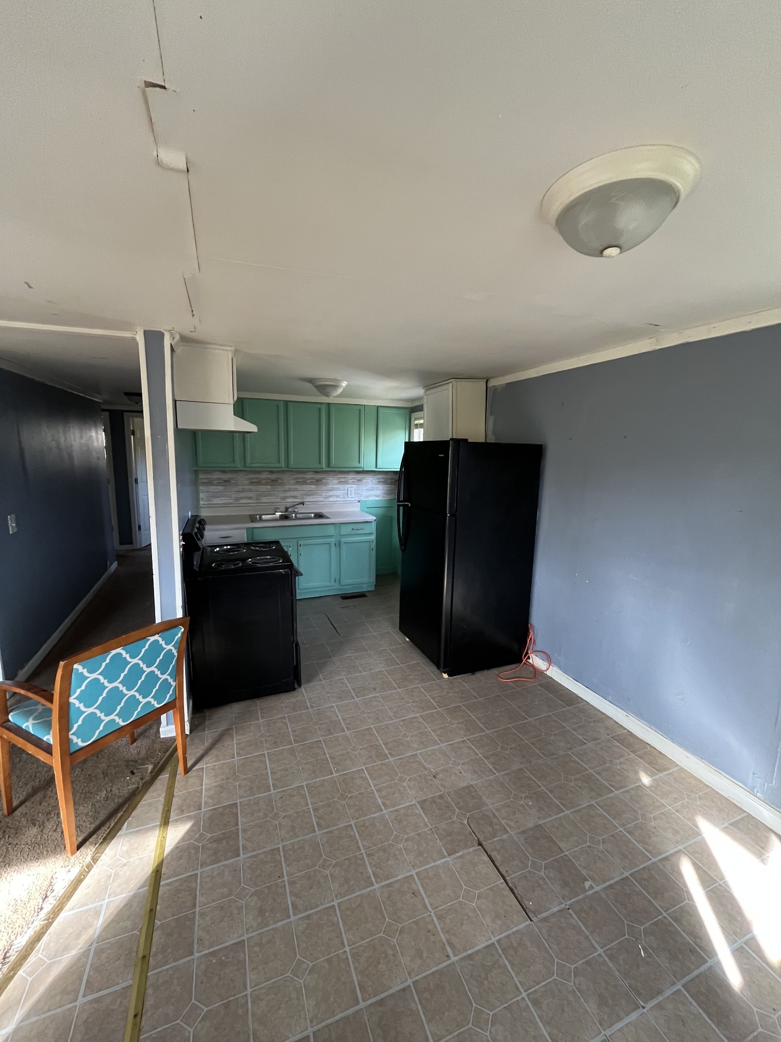 540 Austin Branch Road Portland, TN 37148 - Photo 3 of 8 a living room with a couch and a flat screen tv