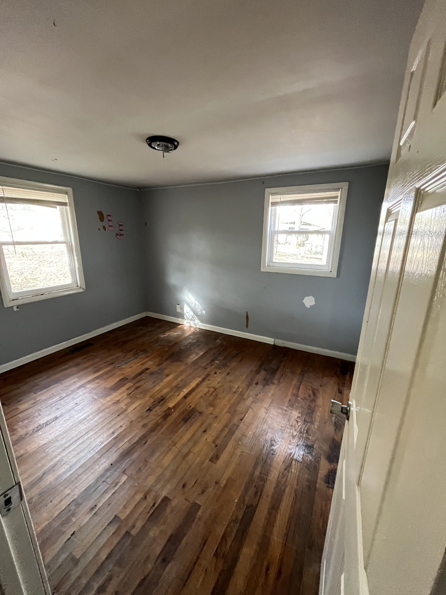 540 Austin Branch Road Portland, TN 37148 - Photo 7 of 8 an empty room with wooden floor and windows