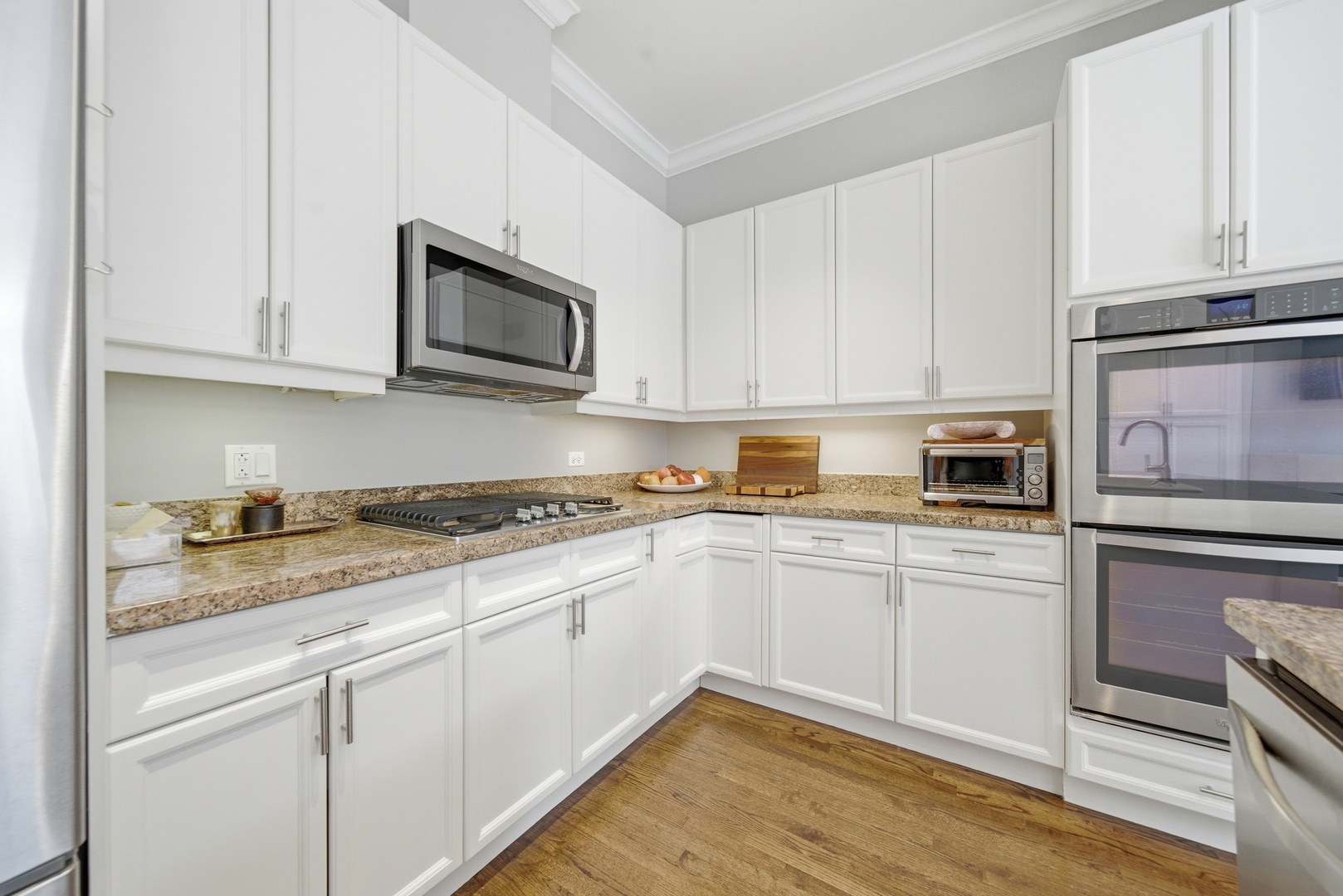 367 West Superior Street, Unit B Chicago, IL 60654 - Photo 12 of 33
