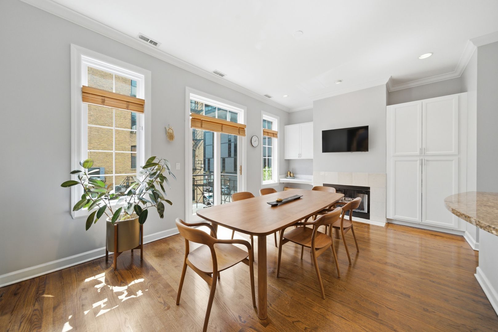 367 West Superior Street, Unit B Chicago, IL 60654 - Photo 16 of 33