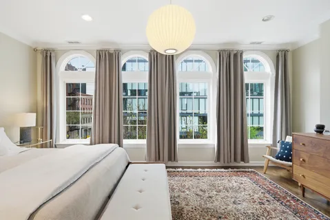 $1,050,000 | 367 West Superior Street, Unit B, Chicago, IL 60654