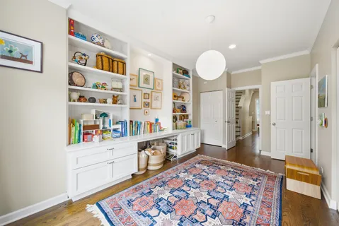 $1,050,000 | 367 West Superior Street, Unit B, Chicago, IL 60654