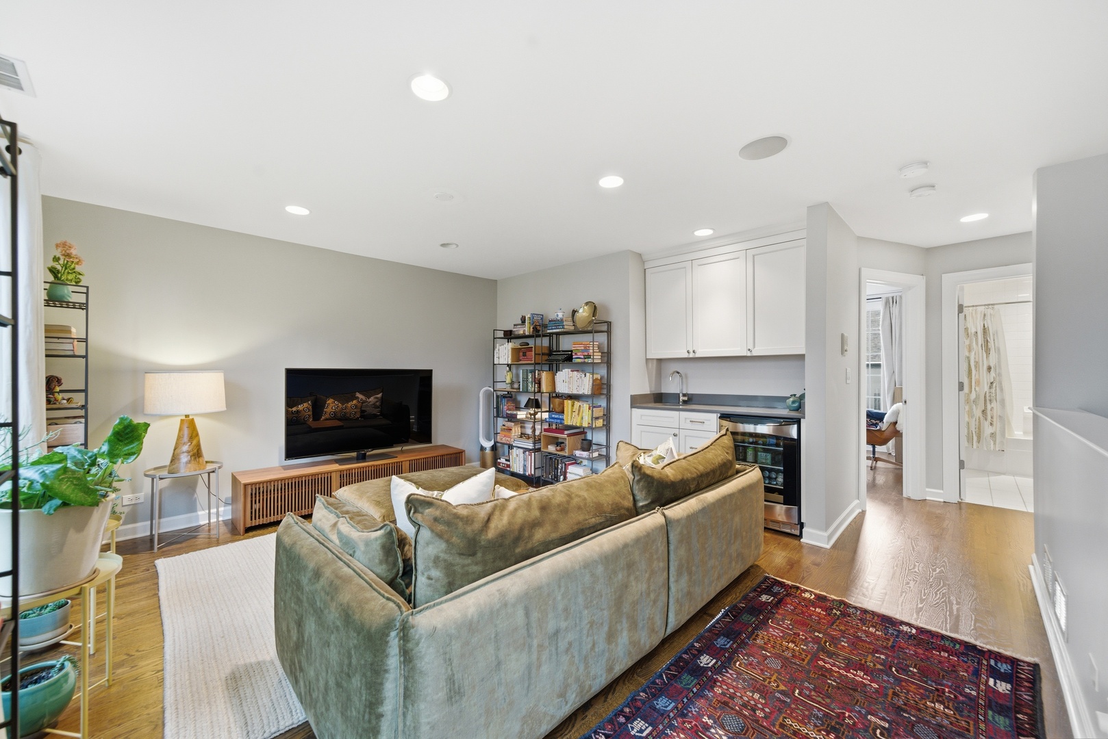 367 West Superior Street, Unit B Chicago, IL 60654 - Photo 24 of 33