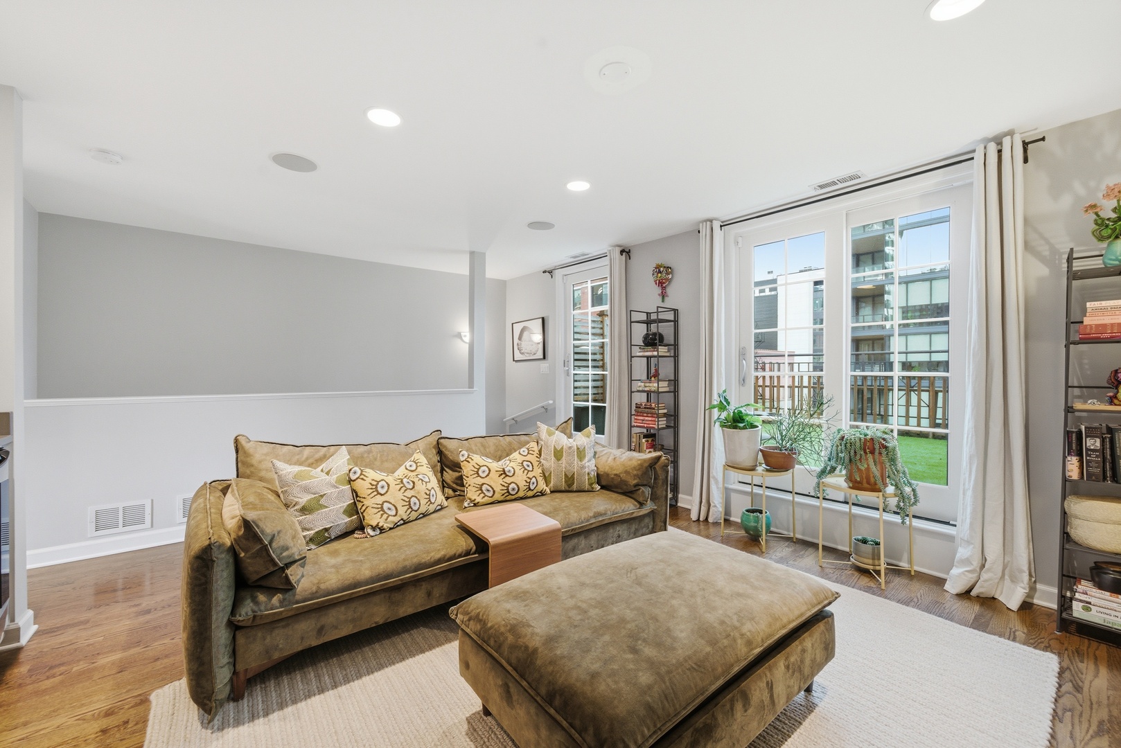 367 West Superior Street, Unit B Chicago, IL 60654 - Photo 25 of 33