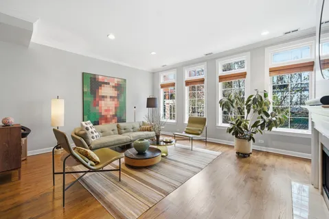$1,050,000 | 367 West Superior Street, Unit B, Chicago, IL 60654