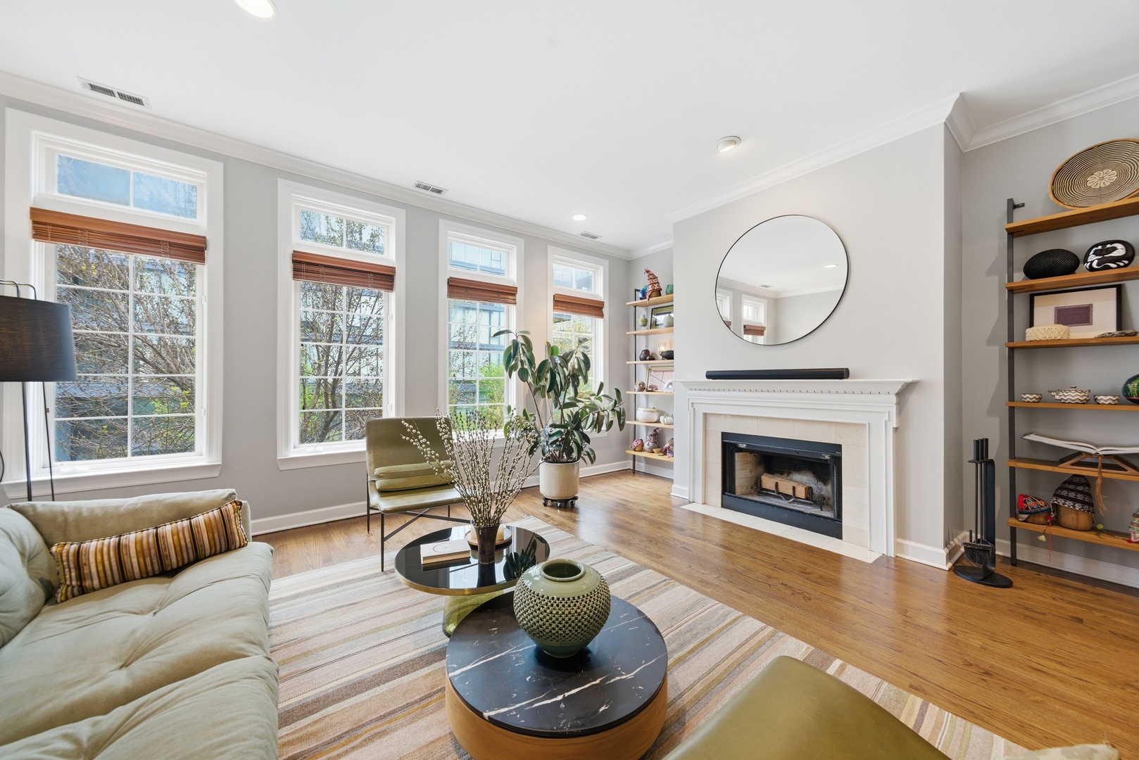 367 West Superior Street, Unit B Chicago, IL 60654 - Photo 6 of 33