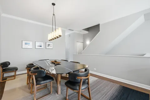 $1,050,000 | 367 West Superior Street, Unit B, Chicago, IL 60654