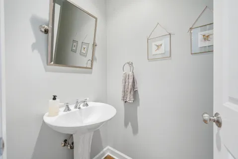 $1,050,000 | 367 West Superior Street, Unit B, Chicago, IL 60654