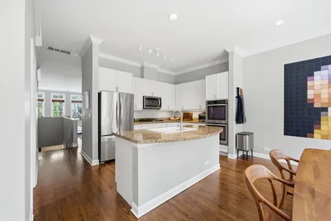 $1,050,000 | 367 West Superior Street, Unit B, Chicago, IL 60654
