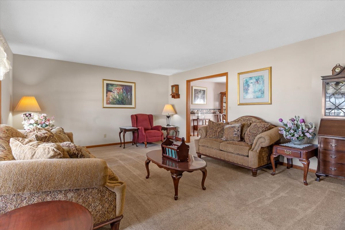 504 Augusta Drive Chatham, IL 62629 - Photo 4 of 39