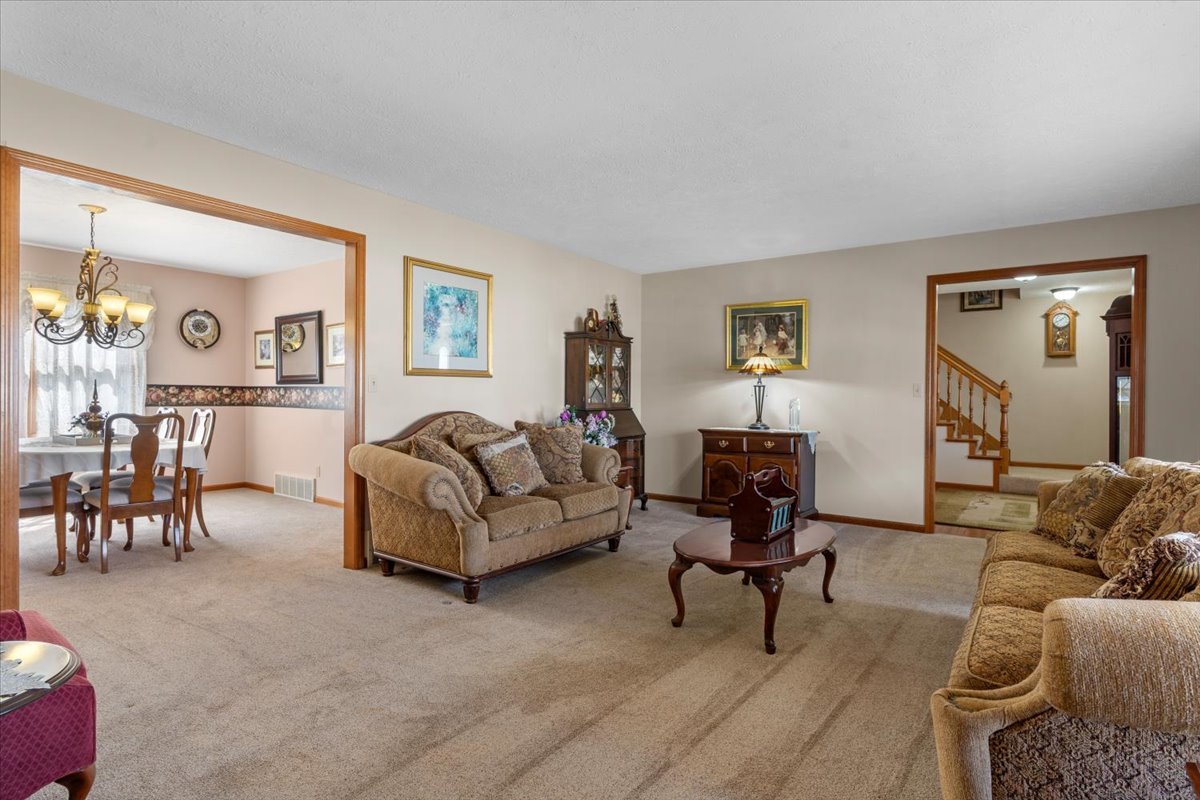 504 Augusta Drive Chatham, IL 62629 - Photo 6 of 39