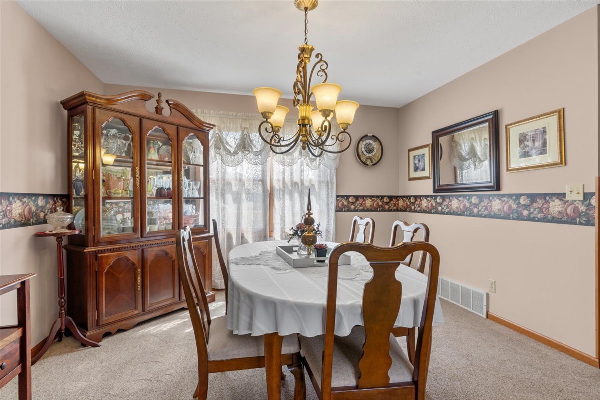 504 Augusta Drive Chatham, IL 62629 - Photo 7 of 39