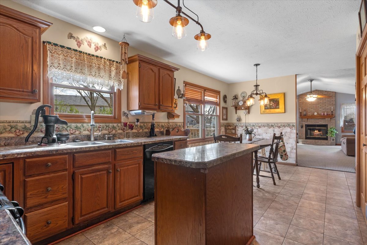 504 Augusta Drive Chatham, IL 62629 - Photo 9 of 39