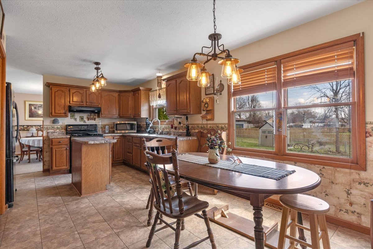 504 Augusta Drive Chatham, IL 62629 - Photo 10 of 39