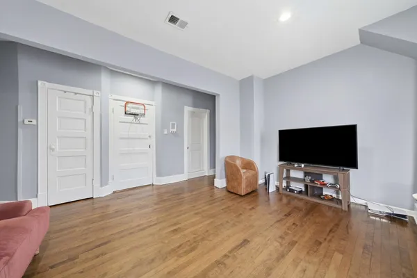 $549,999 | 4706 West Berenice Avenue, Chicago, IL 60641