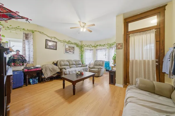 $549,999 | 4706 West Berenice Avenue, Chicago, IL 60641