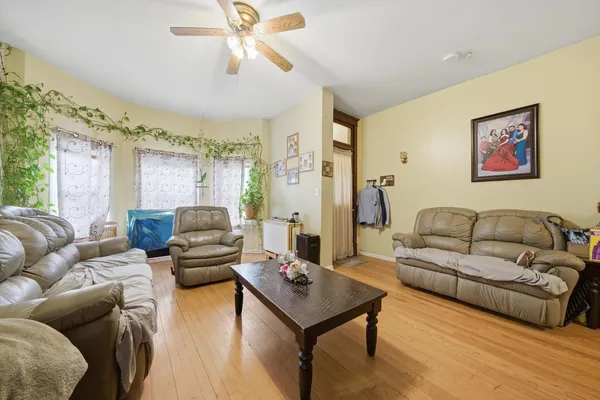 $549,999 | 4706 West Berenice Avenue, Chicago, IL 60641