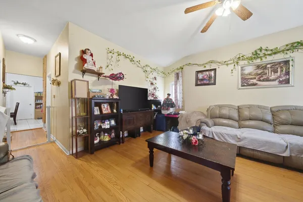 $549,999 | 4706 West Berenice Avenue, Chicago, IL 60641